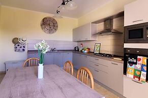 Peaceful Haven With Stunning Views Close to sea