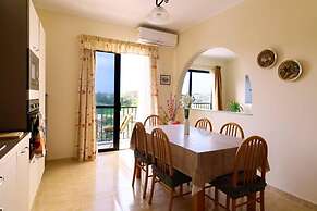 Peaceful Haven With Stunning Views Close to sea