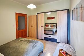 Peaceful Haven With Stunning Views Close to sea