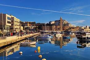 Peaceful Haven With Stunning Views Close to sea