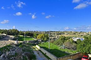 Peaceful Haven With Stunning Views Close to sea