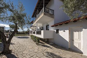 Eleon Suites & Apartments