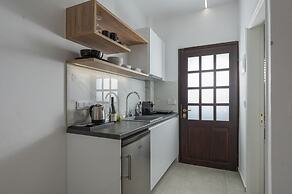 Eleon Suites & Apartments