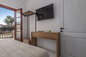 Eleon Suites & Apartments