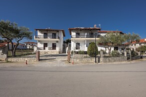 Eleon Suites & Apartments