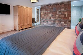The Sleeping Giant - Pen Y Cae Inn
