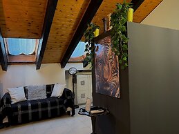 HOSTING DREAMS ATTICS DUOMO