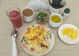 AW HOTEL PASARELA REAL