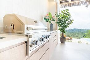 Casa Frenchie Luxury Oceanview Jungle Villa 12pp