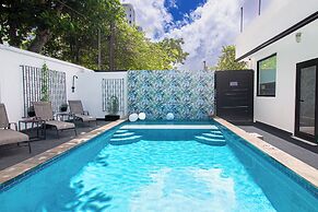 Villa Azure Ocean Suites