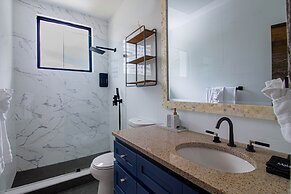 Villa Azure Ocean Suites