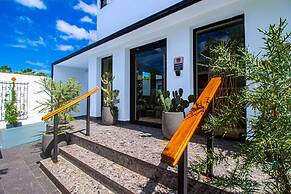 Villa Azure Ocean Suites