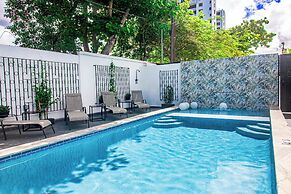 Villa Azure Ocean Suites