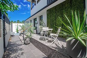 Villa Azure Ocean Suites