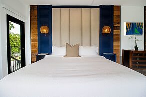 Villa Azure Ocean Suites