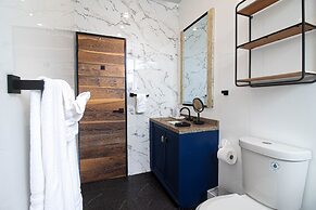 Villa Azure Ocean Suites