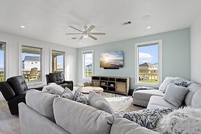 The Big Shore 4 Bedroom Home by RedAwning