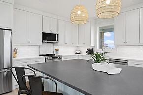 The Big Shore 4 Bedroom Home by RedAwning