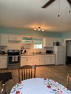 Beachfront Cottage Best Location In Ocean View! 2 Bedroom Cottage by R