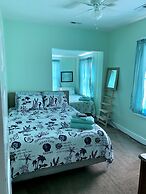 Cozy Historic Beach House In Ocean View 2 Bedroom Cottage by RedAwning