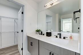 Arlington Modern Comfort Meets City Life