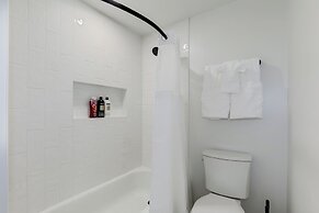 Arlington Modern Comfort Meets City Life