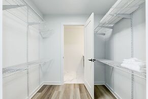 Arlington Modern Comfort Meets City Life