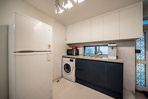 YAB Guesthouse - Female Only