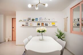 YAB Guesthouse - Female Only