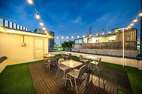 YAB Guesthouse - Female Only