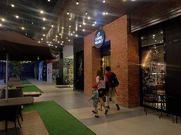 Elegant Condo at Symphony Tower 26C