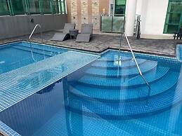 Elegant Condo at Symphony Tower 26C