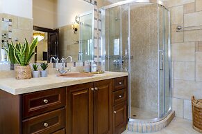 Solaris Methea Deluxe Suites