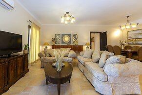 Solaris Methea Deluxe Suites