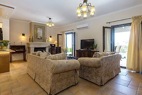 Solaris Methea Deluxe Suites