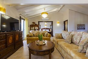 Solaris Methea Deluxe Suites