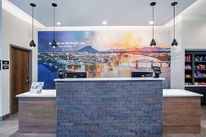 La Quinta Inn & Suites by Wyndham Chattanooga Downtown/South