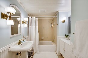 Puget Sound Cottage w/ Private Community Beach!