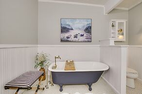 Puget Sound Cottage w/ Private Community Beach!