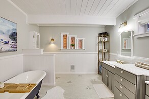 Puget Sound Cottage w/ Private Community Beach!