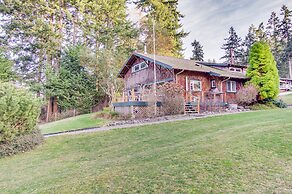 Puget Sound Cottage w/ Private Community Beach!
