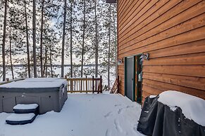 Lakefront Rhinelander Retreat w/ Private Hot Tub!