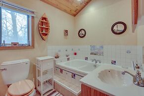 Lakefront Rhinelander Retreat w/ Private Hot Tub!