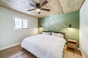 Deck & Fire Pit: Modern Munds Park Retreat!