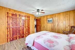 Authentic Log Cabin in Pineville ~ 2 Mi to River!
