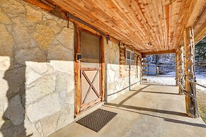 Authentic Log Cabin in Pineville ~ 2 Mi to River!