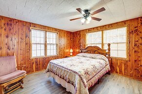 Authentic Log Cabin in Pineville ~ 2 Mi to River!