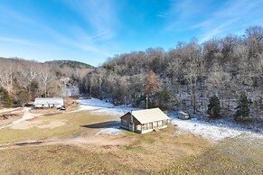 Authentic Log Cabin in Pineville ~ 2 Mi to River!