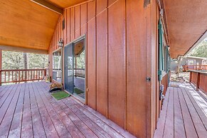 'double D Cabin' w/ Deck, 4 Mi to Grindstone Lake!