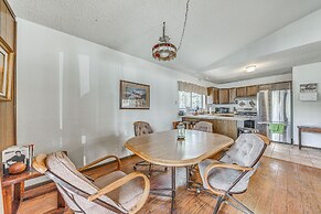 'double D Cabin' w/ Deck, 4 Mi to Grindstone Lake!